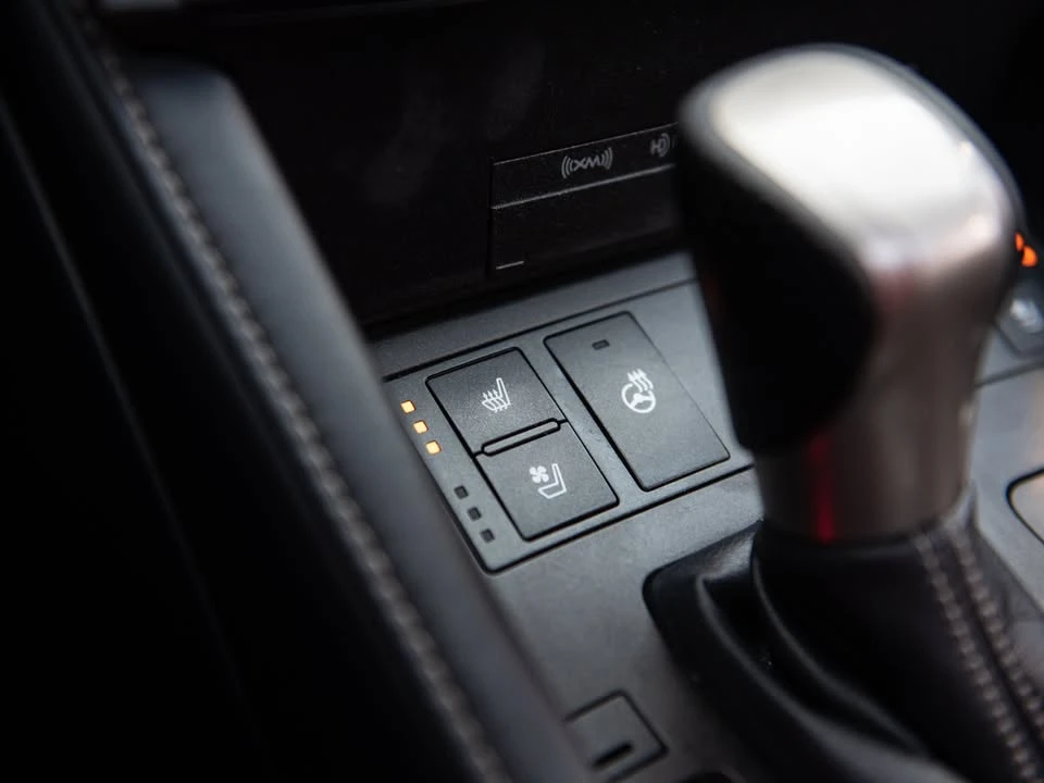 2016 Lexus RC - Image 16 of 18