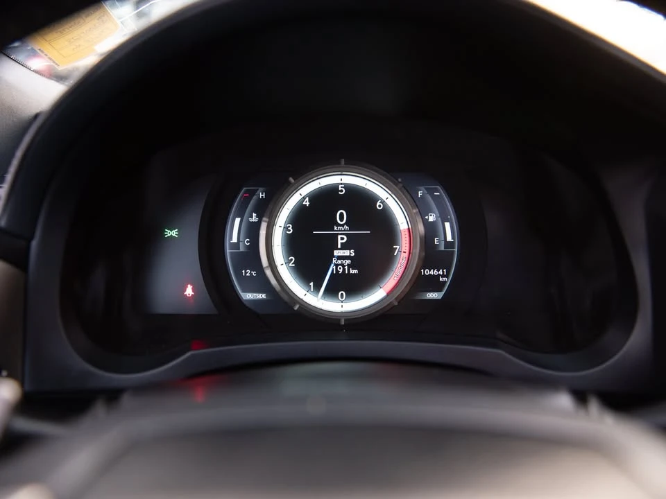 2016 Lexus RC - Image 13 of 18