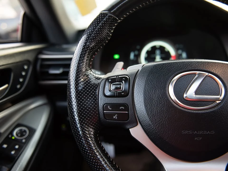 2016 Lexus RC - Image 15 of 18