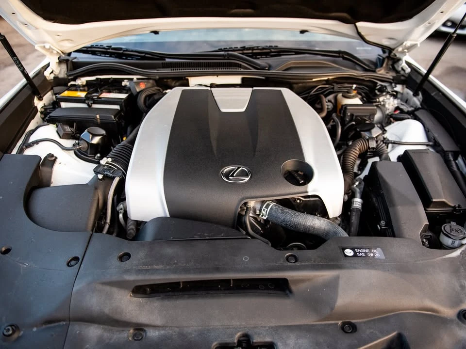 2016 Lexus RC - Image 11 of 18