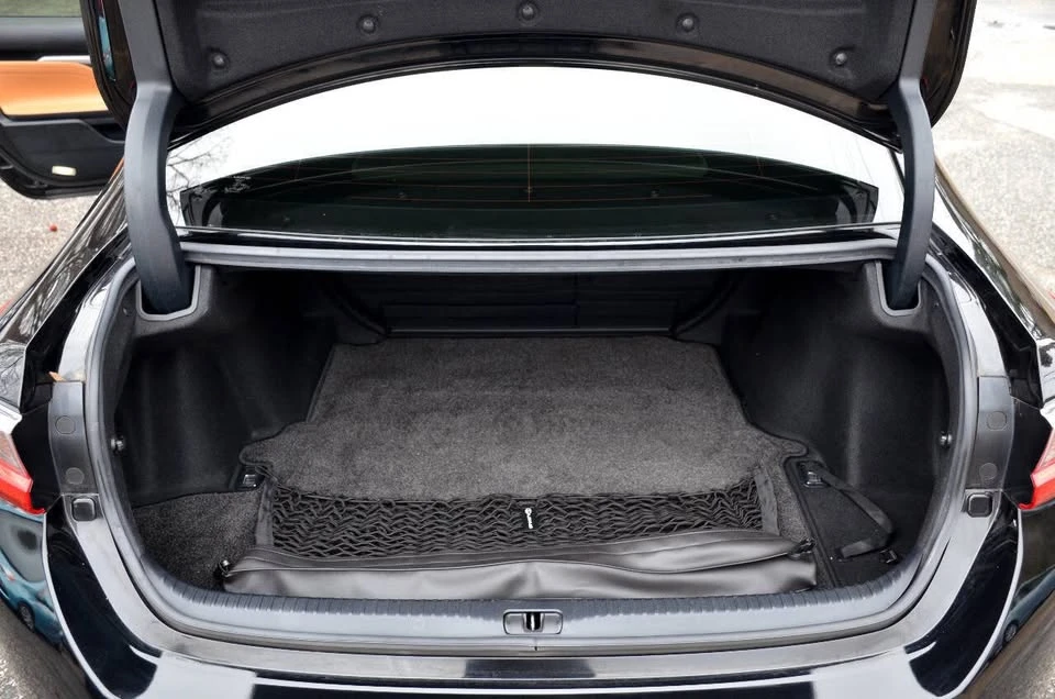 2016 Lexus RC - Image 8 of 20