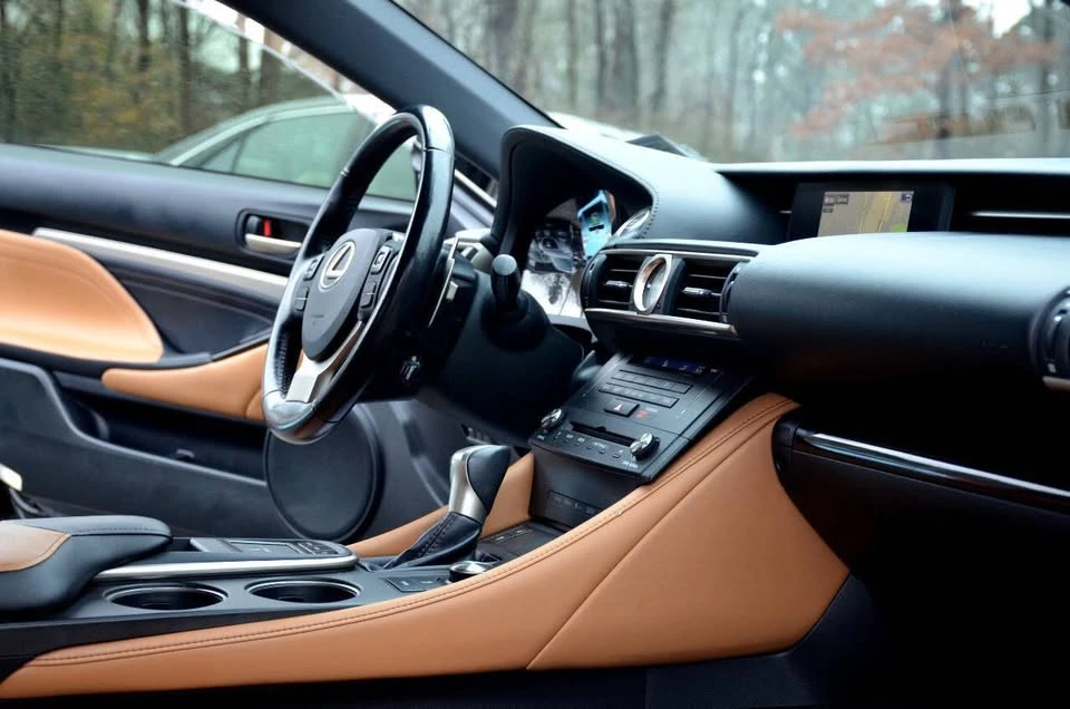 2016 Lexus RC - Image 10 of 20