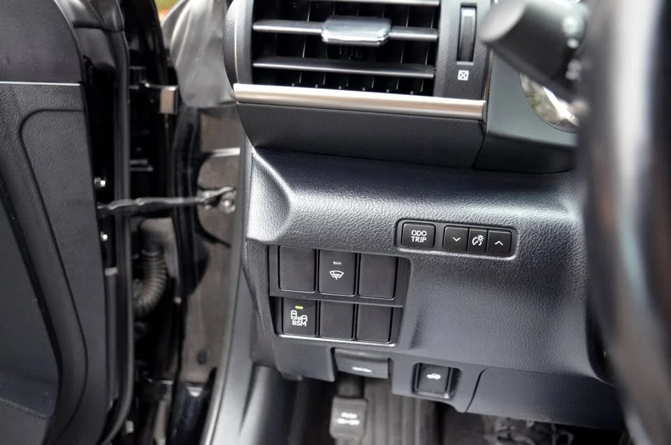 2016 Lexus RC - Image 17 of 20