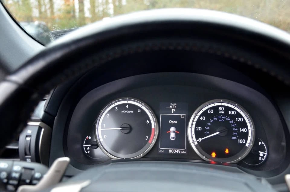 2016 Lexus RC - Image 15 of 20