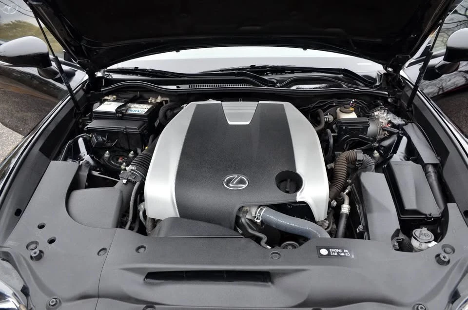 2016 Lexus RC - Image 18 of 20