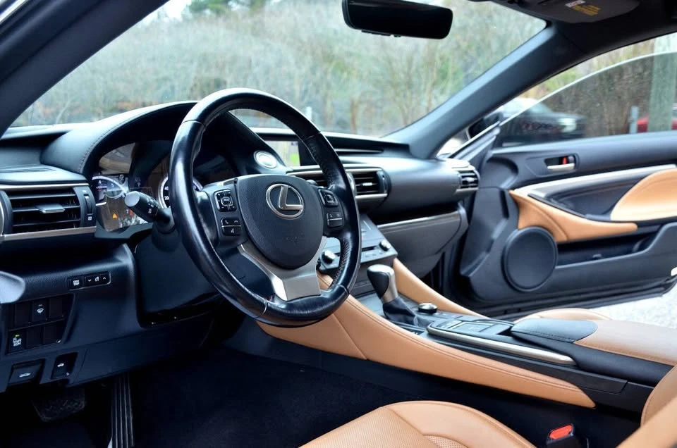 2016 Lexus RC - Image 12 of 20