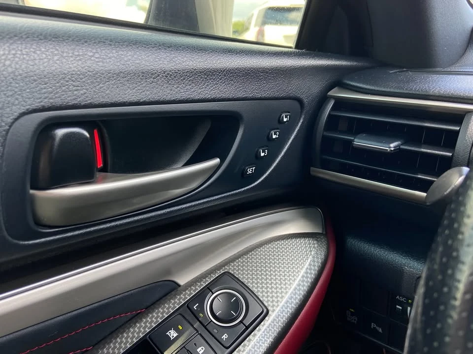 2016 Lexus RC - Image 13 of 20