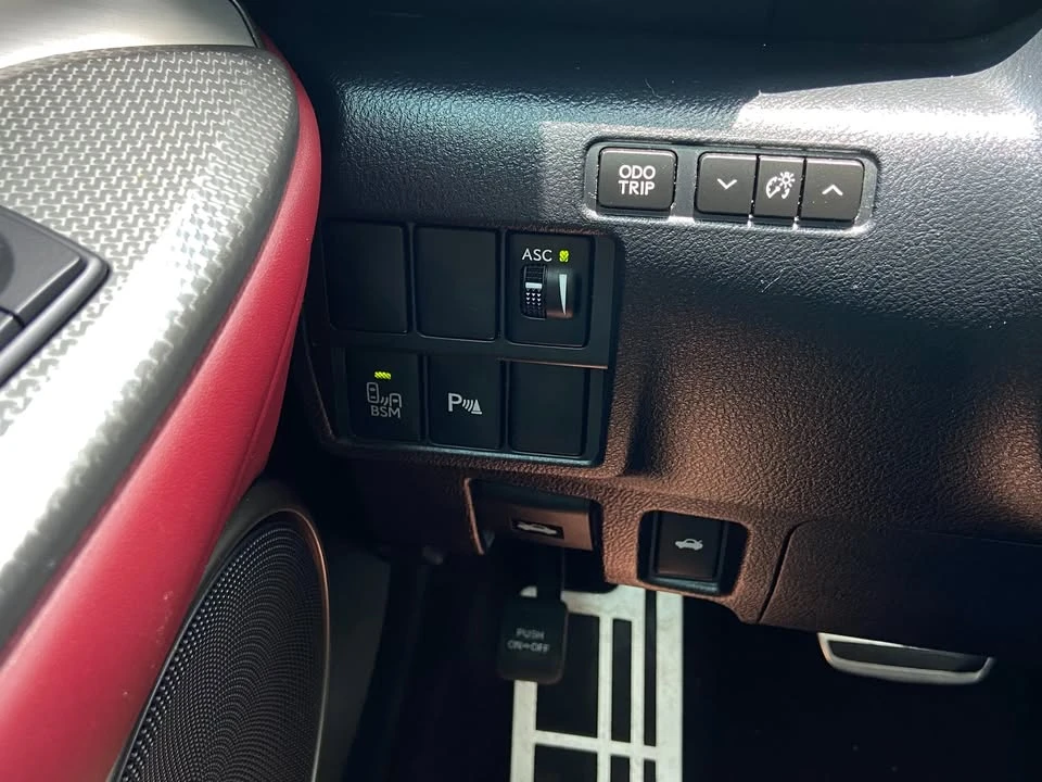 2016 Lexus RC - Image 12 of 20