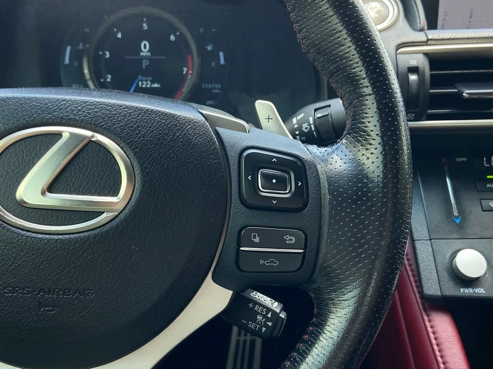 2016 Lexus RC - Image 11 of 20