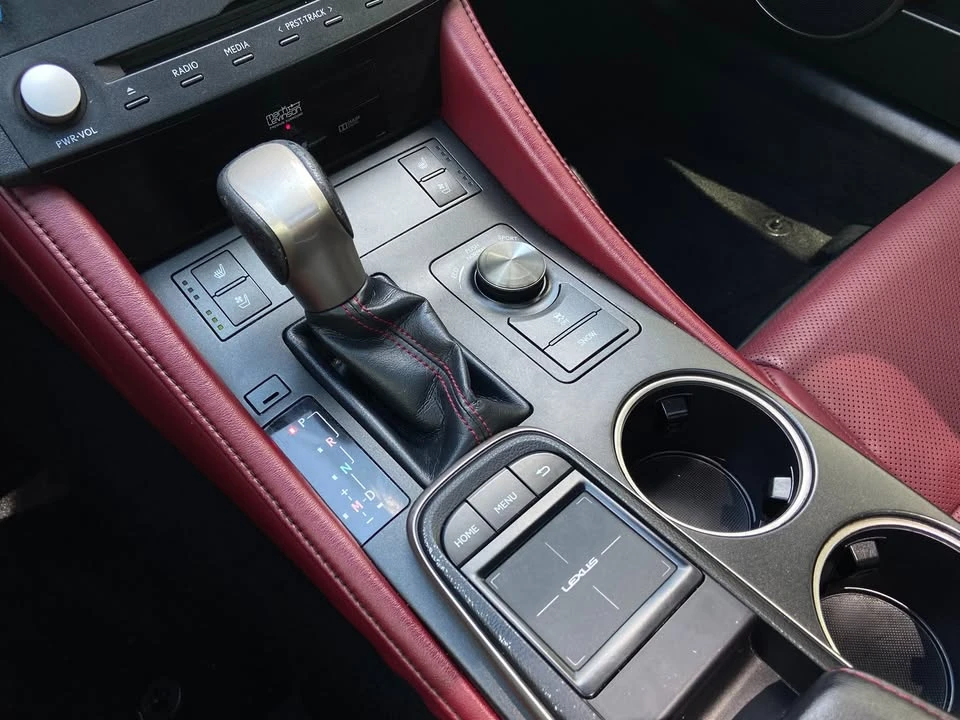 2016 Lexus RC - Image 16 of 20