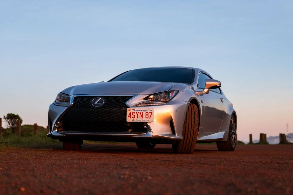 2016 Lexus RC - Image 2 of 7