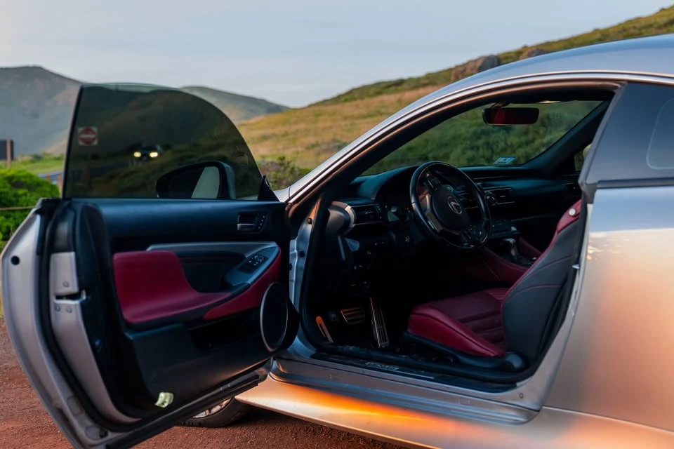 2016 Lexus RC - Image 5 of 7