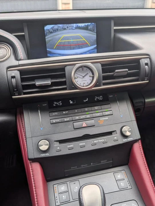 2016 Lexus RC - Image 13 of 20