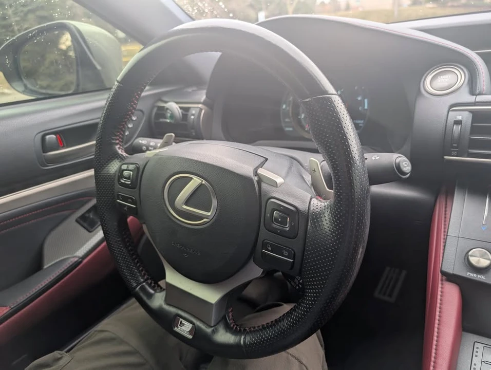 2016 Lexus RC - Image 10 of 20