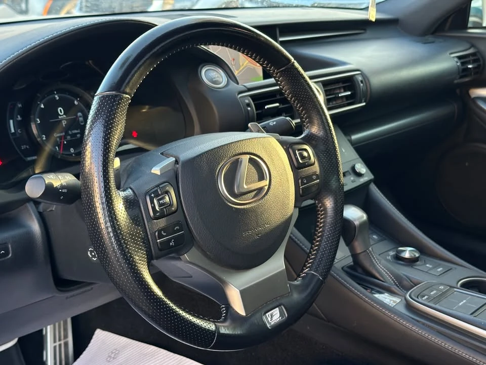 2016 Lexus RC F - Image 9 of 10