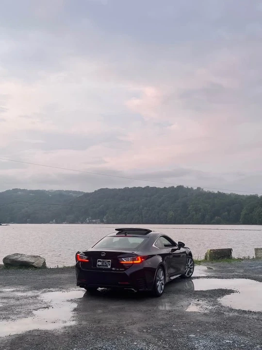2016 Lexus RC - Image 10 of 12