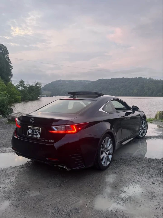 2016 Lexus RC - Image 2 of 12