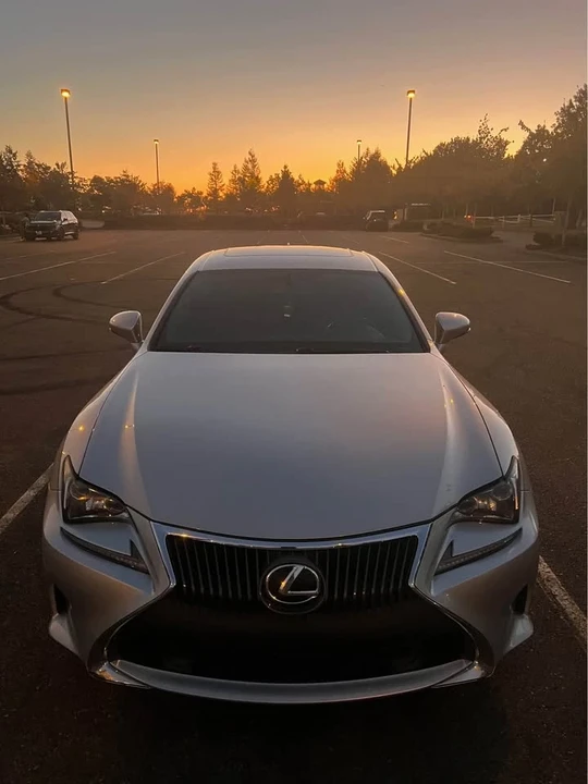 2016 Lexus RC - Image 2 of 11