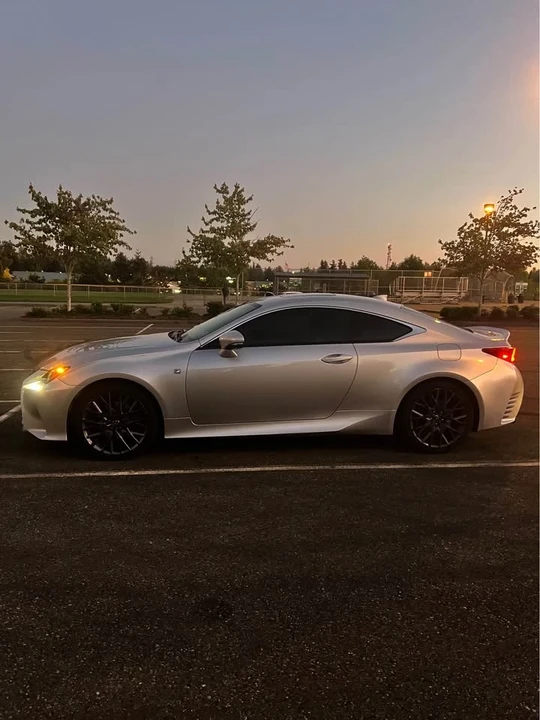 2016 Lexus RC - Image 10 of 11