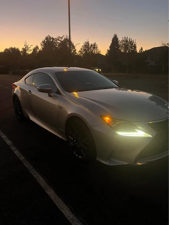 2016 Lexus RC - Image 8 of 11