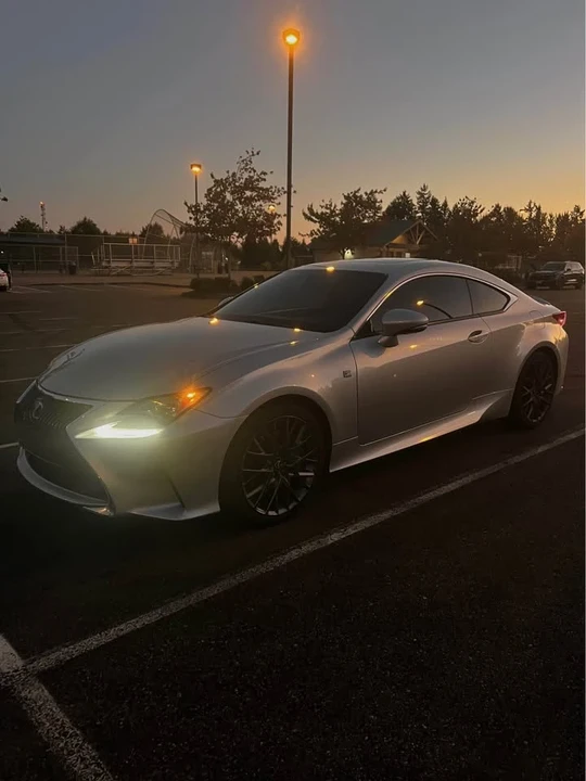 2016 Lexus RC - Image 7 of 11