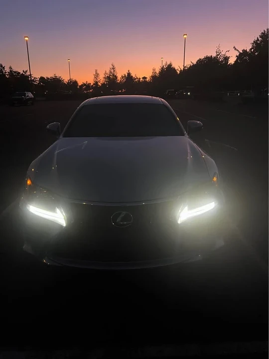 2016 Lexus RC - Image 9 of 11