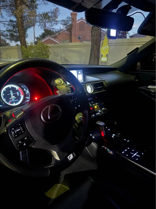 2016 Lexus RC - Image 9 of 14