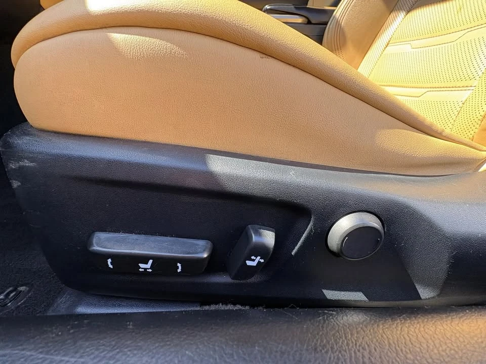 2016 Lexus RC - Image 14 of 19