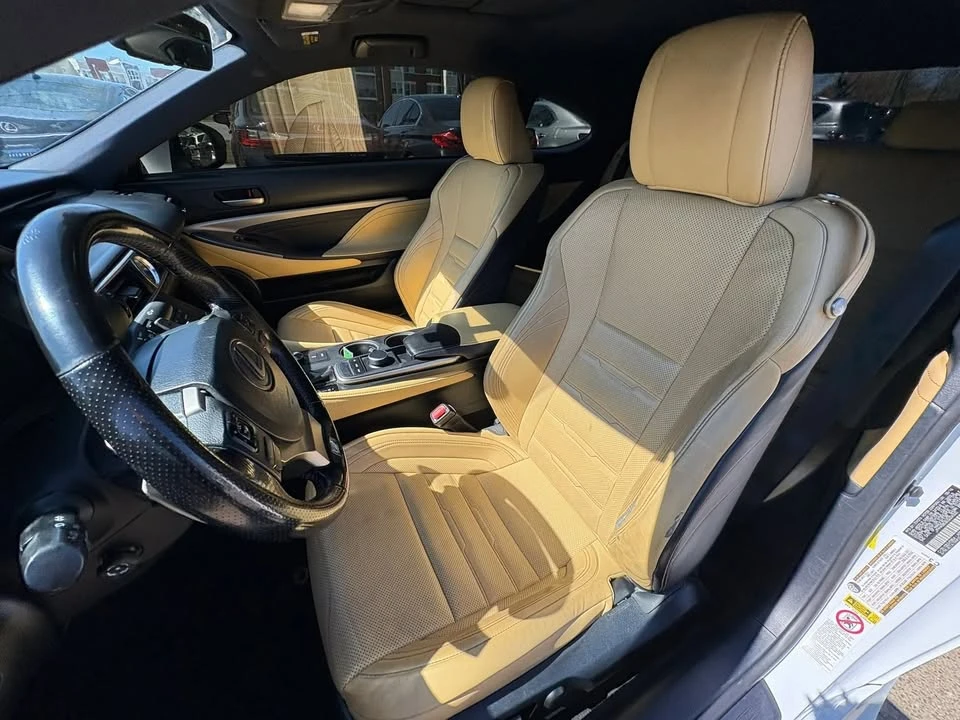 2016 Lexus RC - Image 11 of 19