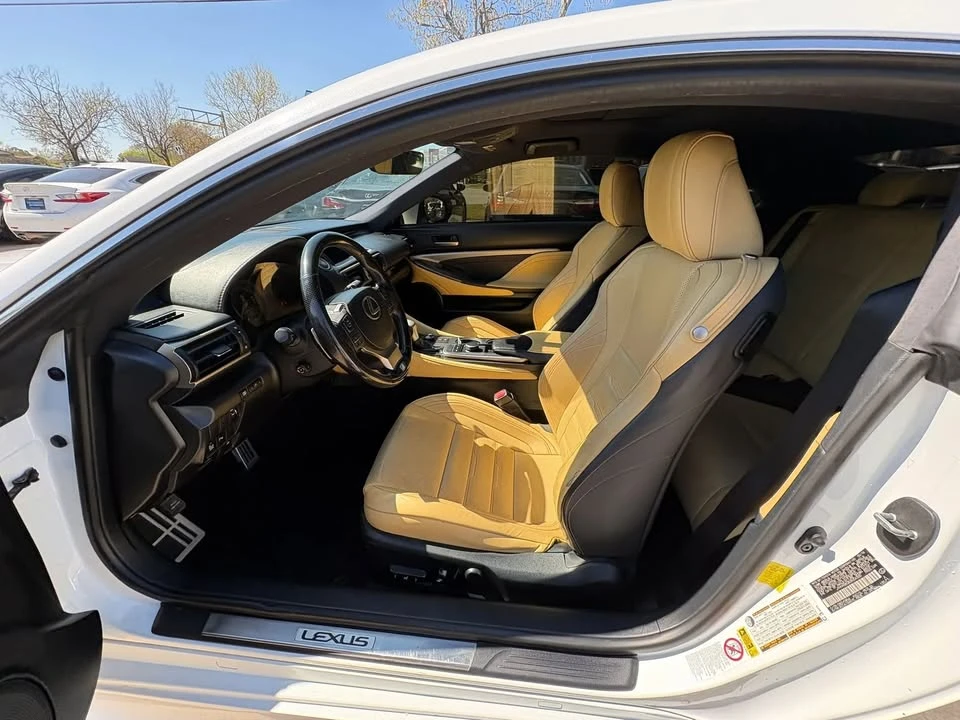 2016 Lexus RC - Image 10 of 19