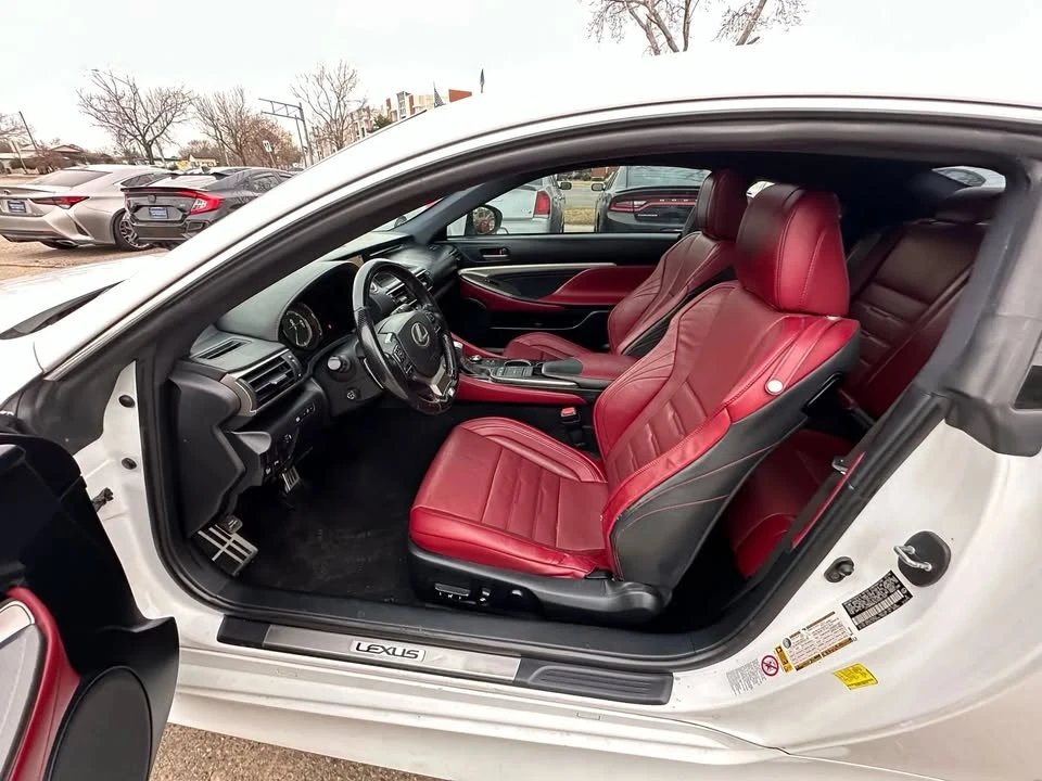 2016 Lexus RC - Image 10 of 19