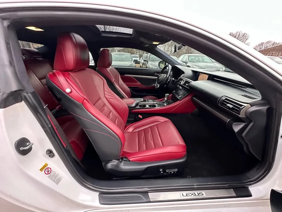 2016 Lexus RC - Image 18 of 19