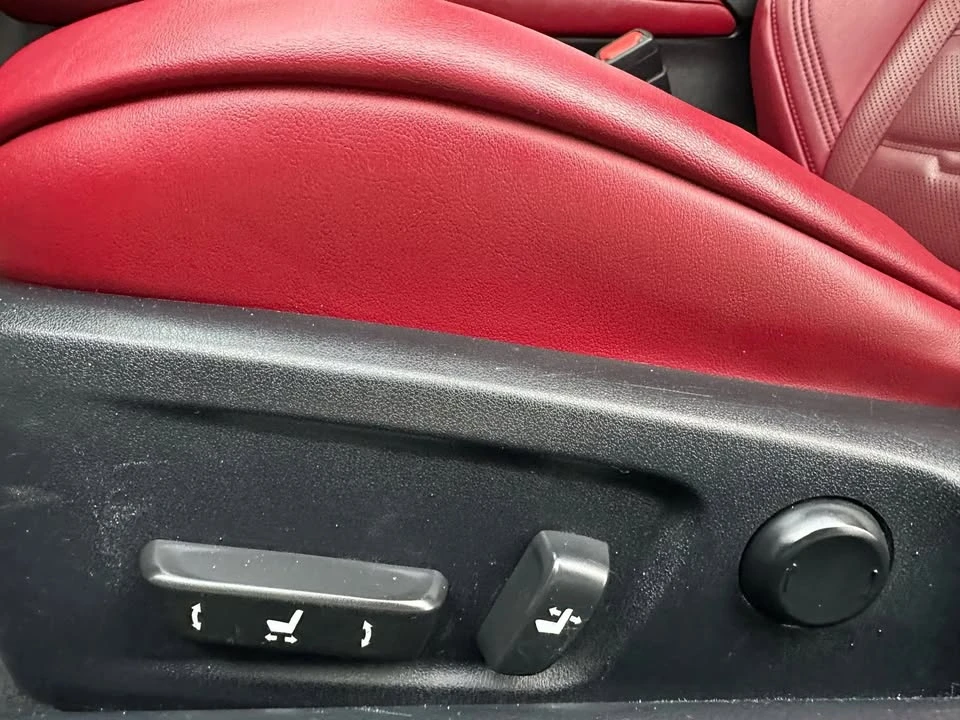 2016 Lexus RC - Image 15 of 19