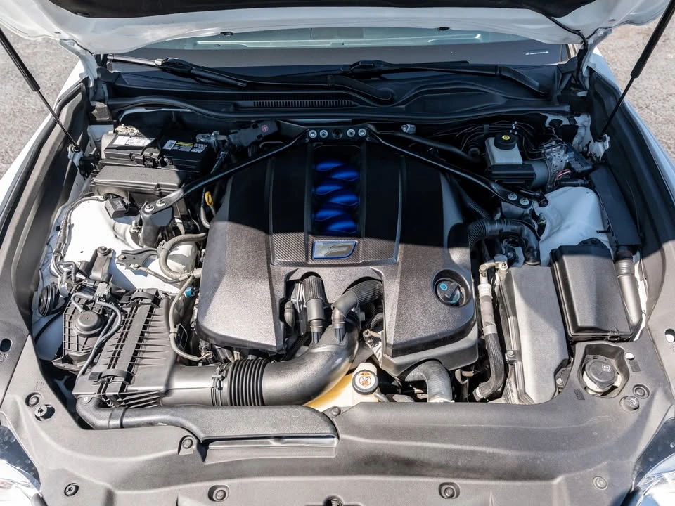 2016 Lexus RC F - Image 11 of 17