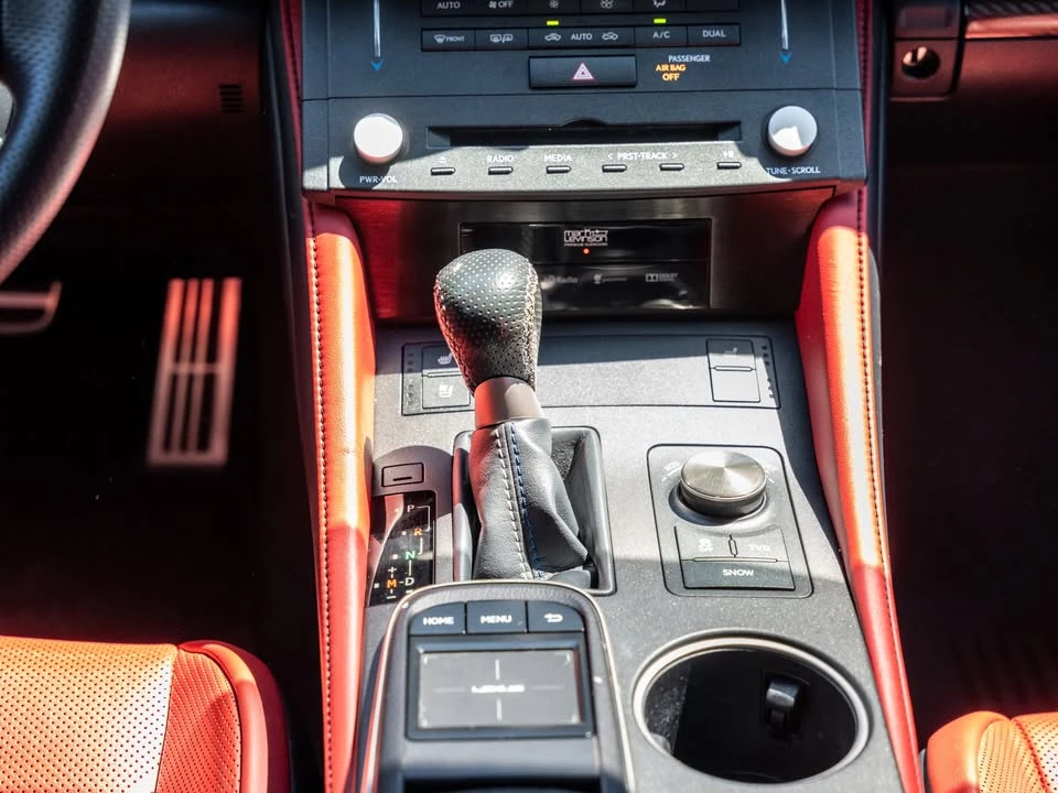 2016 Lexus RC F - Image 9 of 17