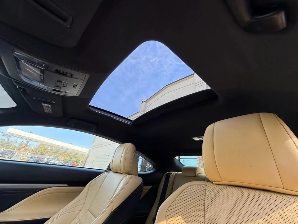 2016 Lexus RC - Image 14 of 19