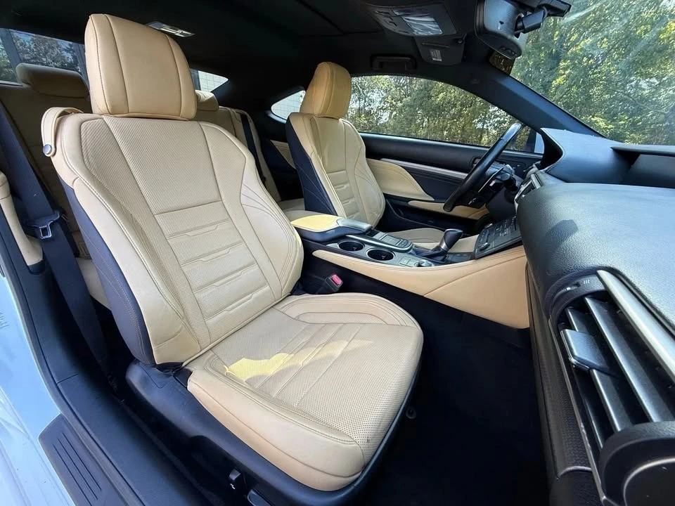 2016 Lexus RC - Image 11 of 19