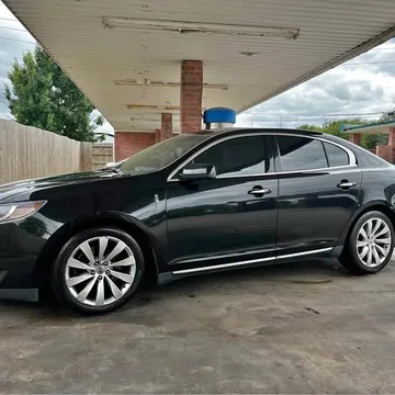 2016 Lincoln MKS Sedan 4D