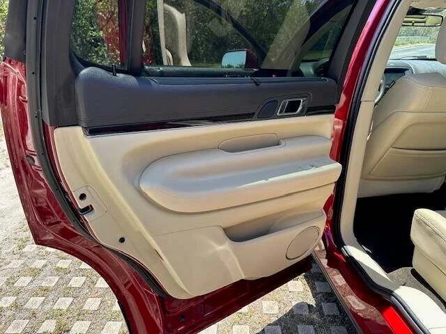 2016 Lincoln MKT - Image 18 of 21
