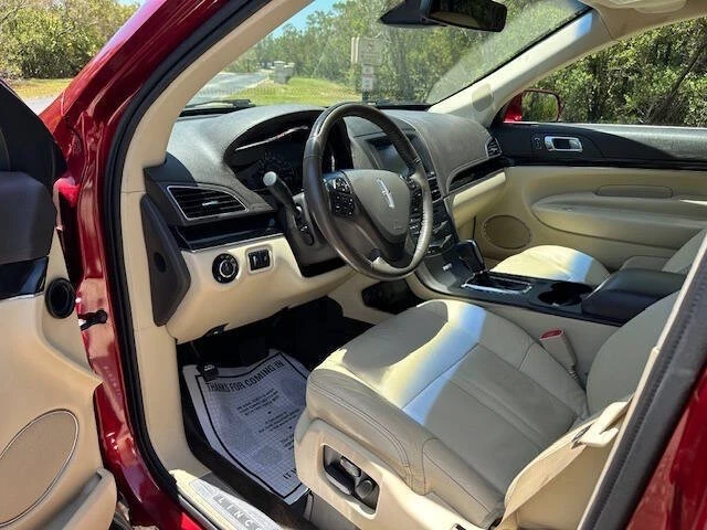 2016 Lincoln MKT - Image 9 of 21