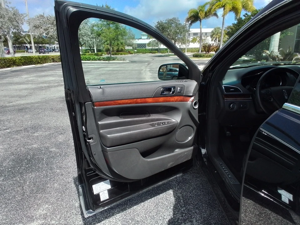 2016 Lincoln MKT - Image 10 of 28