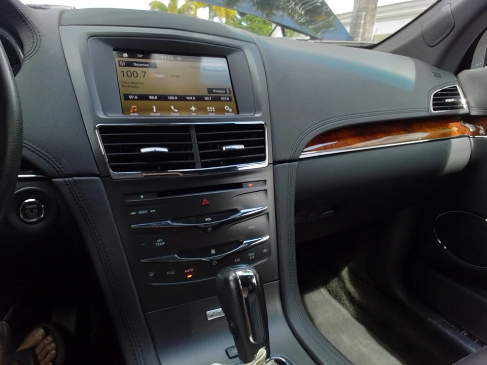 2016 Lincoln MKT - Image 23 of 28
