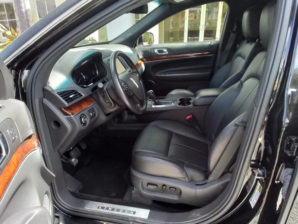 2016 Lincoln MKT - Image 9 of 28