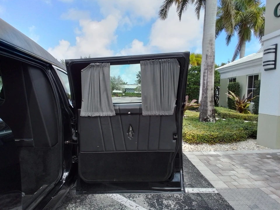 2016 Lincoln MKT - Image 18 of 28