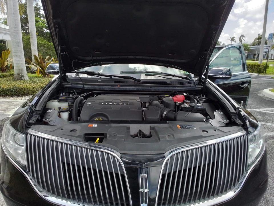 2016 Lincoln MKT - Image 20 of 28
