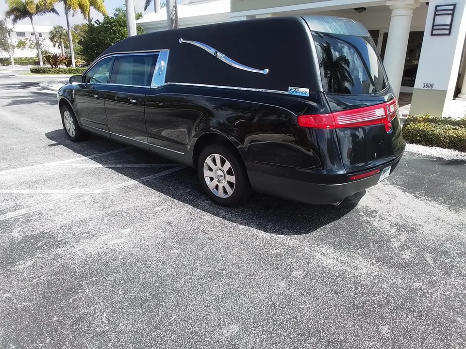 2016 Lincoln MKT - Image 2 of 28