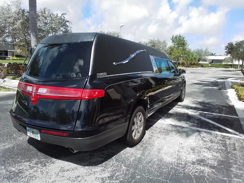 2016 Lincoln MKT - Image 28 of 28