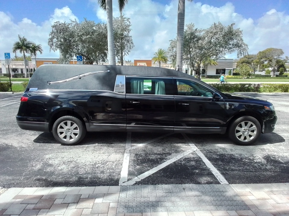2016 Lincoln MKT - Image 5 of 28