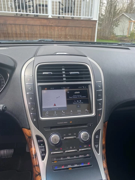 2016 Lincoln MKX - Image 11 of 17