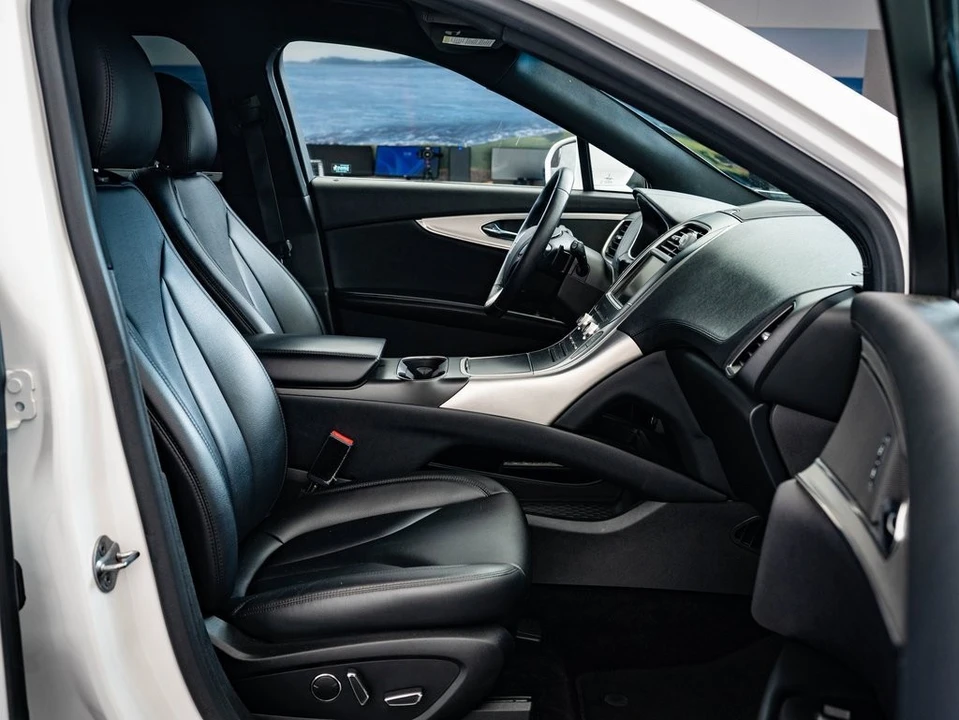 2016 Lincoln MKX - Image 19 of 21